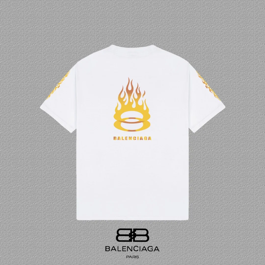 P80✨🔥 [BALENCIAGA] Paris lettering printed short-sleeved T-shirt. Custom-woven and dyed 26-count double yarn 300 grams of heavy fabric. Zero color difference in thread. Perfect details. Differentiate from the current version. Welcome to compare. Same Style for men and women. Must-sell model in the picture above. Color: White Black Size: 1 2 3 4